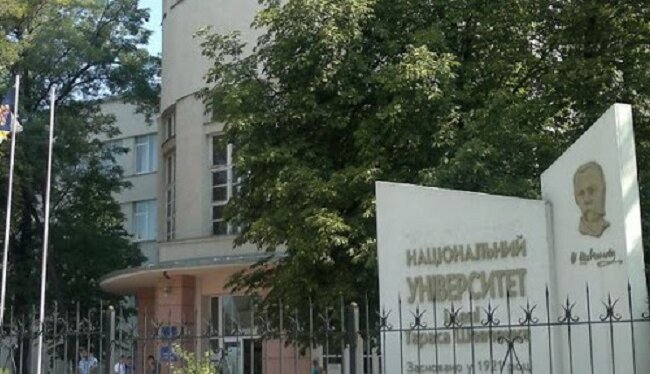Оккупанты снесли барельеф Шевченко в Луганске, кадры: "Чтобы не мозолил глаза"