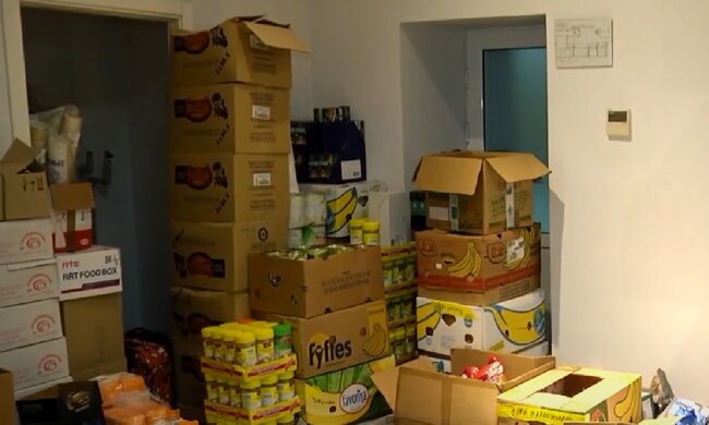 Безкоштовні продукти для ВПО та пенсіонерів у Харкові
