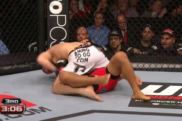 В UFC показали дебют Хабіба, з'явилася відео: просто «задушив» суперника