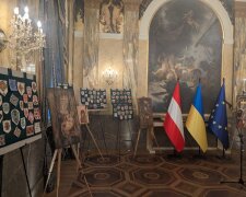 Маленький шеврон — велика історія України: проєкт «Вишитий шеврон-оберіг» представили понад 130 дипломатам у Відні