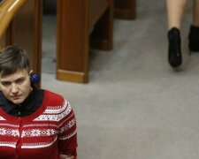 «Різдвяна» Савченко: кофта зі сніжинками шокувала Раду (фото)