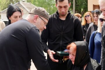 Кривой Рог простился с Героиней Украины, фото: "Рискуя жизнью, спасла многих военнослужащих"