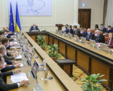 "Оголодали слуги, 47 000 мало": украинским чиновникам вернут старые зарплаты, закон уже подписан