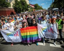ЛГБТ-активисты стали жертвами жестокого нападения в Киеве, среди пострадавших дети: подробности ЧП