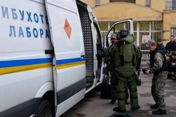 У центр Києва з'їхалися кінологи і поліція, людей терміново евакуюють: подробиці з місця НП