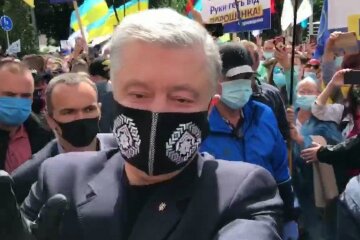 Порошенко под маской скрывает результаты пластики, омоложение впечатляет: "Взял пример с Зеленского", фото