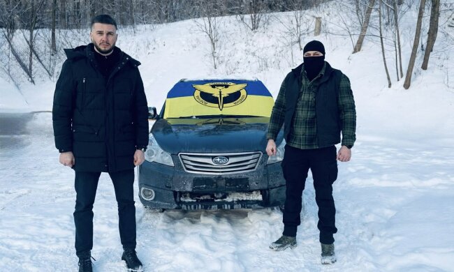 Мобільність, яка рятує життя: Євген Медведовський розповів про передачу спецназівцям ГУР нового позашляховика