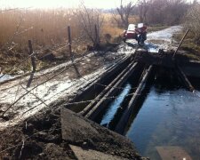 Теракт на Луганщине: боевики подорвали мост – фото
