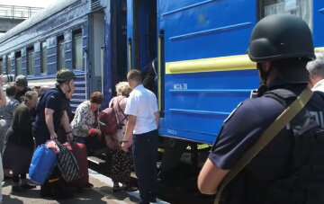 "Принято решение": украинцев готовят к эвакуации, что нужно знать и кому собирать вещи