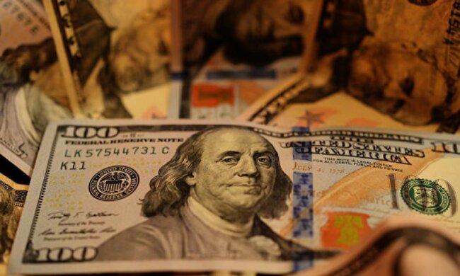 Заложенный в бюджет Украины курс доллара в 2018 году повысится