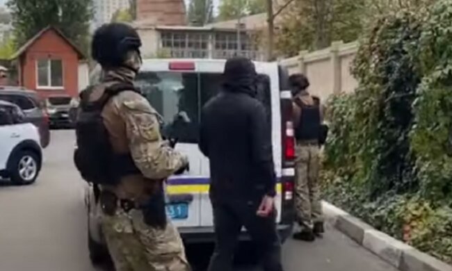 Безработный мужчина оставил без имущества своих соседей, фото: детали случая на Харьковщине