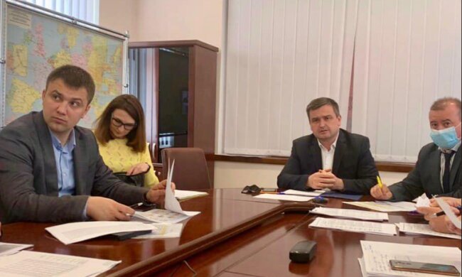 Роман Веприцький назвав винних у занепаді "Укразалізниці": "Сотні фахівців із зарплатнею від 100 000 грн. - і ніякого результату!"