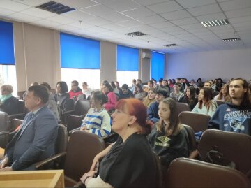 Ідеолог Олесь Доній провів презентацію концепції «25 сходинок» у навчальних закладах Ірпіня