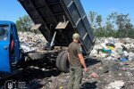 Массовая свалка посреди поля под Белой Церковью: экоинспекторы поймали нарушителей с поличным