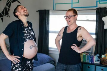 Трансгендерный мужчина впервые родил ребенка (фото)