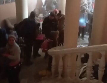 Годовщина трагедии в Мариуполе: появилось уникальное видео первых минут бомбардировки Драмтеатра