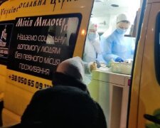 Украинцев просят помочь "Автобусу милосердия" УПЦ, который каждый день спасает жизни людей