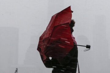 Ветер, ураган, снег, погода, зима, зонт, Getty Images