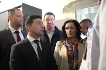 Медсестра звернулася до Зеленського через зарплату у 4200 гривень: "Як можна прожити?"