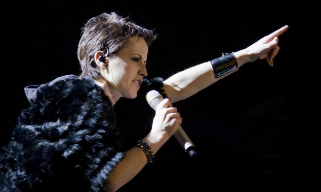 1200px-The_Cranberries_en_Barcelona_11