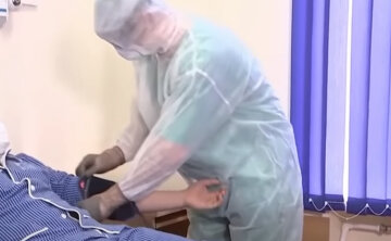 Лікарі заразилися вірусом після щеплення російською вакциною: у МОЗ знайшли виправдання