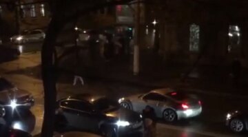 "Кликала на допомогу": в Одесі дівчинку силою заштовхали в авто і відвезли, кадри