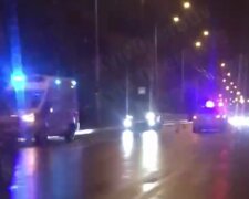 "Перебегал дорогу в 10 метрах от зебры": в Киеве таксист снес с дороги пешехода, видео