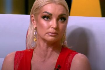 Полностью раздетая Волочкова, блеснув ягодицами, поделилась новым опытом: "Ребята приехали не с пустыми руками"