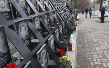 Как выглядит студент, который осквернил мемориал Небесной сотни в Киеве, видео: "получит по заслугам"