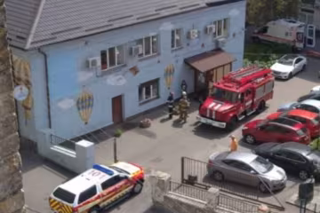 Житловий будинок у Києві почав руйнуватися, мешканець провалився в підвал: деталі і кадри НП