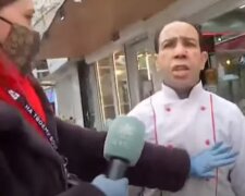 В Киеве напали на съемочную группу телеканала, видео: "выбежал на улицу с криками и укусил оператора"
