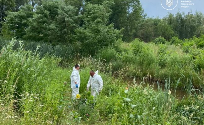 Екологи попередили киян: ворожий удар по нафтобазі отруїв озеро Кирилівське, рятувальники блокують розлив