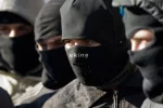 ”Мордою в землю”: до Києва прориваються “тітушки”, кадри того, що відбувається