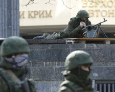 Armed men take up positions around the regional parliament building in the Crimean city of Simferopo
