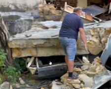 Стіна обрушилася в Одесі, відео НП: "Під завалами опинилися..."