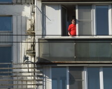 За українцями хочуть стежити на балконах і через вікна: про що треба знати і що готові заборонити