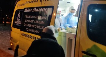 Українців просять допомогти "Автобусу милосердя" УПЦ, який щодня рятує життя людей