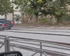 Автохама на Мерседесе настигла расплата в Одессе, видео облетело сеть: "хотел объехать пробку"