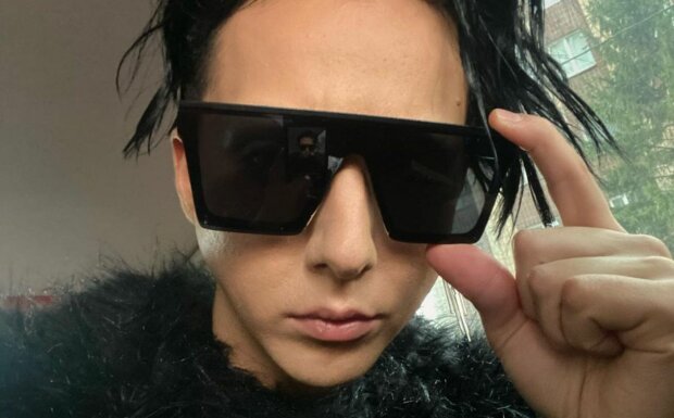 Melovin у пухнастій шубі з новою зачіскою притулився до фігуристої блондинки: