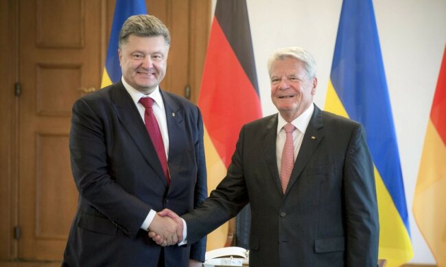 Петр Порошенко и президент Германии Йоахим Гаук УНИАН