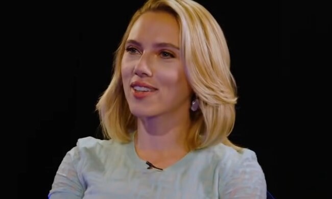 "Чорна вдова" Скарлетт Йоханссон підкорила милим образом без надмірностей: "Леді в червоному"