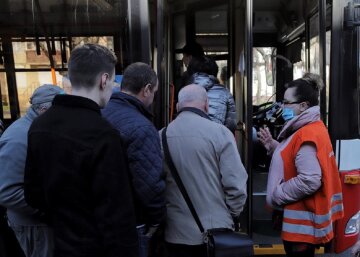 Розлючені одесити збунтувалися в громадському транспорті, перекрили рух: кадри