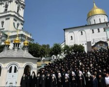 Более 300 представителей монастырей УПЦ со всей страны собрались в Почаевской лавре
