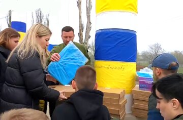 Нарешті побачили та обійняли своїх рідних: українських дітей вдалося повернути на Батьківщину, зворушливі кадри та деталі