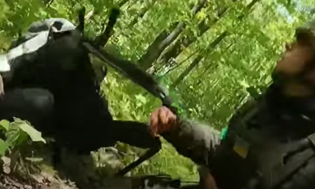 Появилось видео, как сын подчиненной Бориса Джонсона под Харьковом боролся с оккупантами: "Это было нереально"