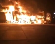 2019-07-09 11_39_07-Сразу три грузовика сгорели ночью под Черноморском (фото, видео) » Все новости О