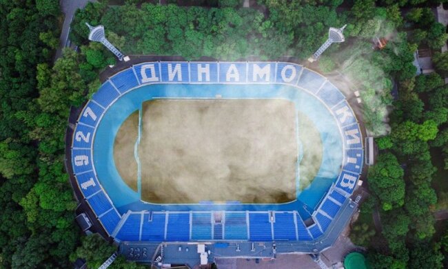 Полум'я спалахнуло на стадіоні "Динамо" в Києві: кадри арени в диму