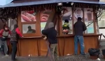 Уничтожили по-варварски: легендарное кафе снесли на берегу Одессы, видео