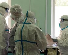 Боротися з пандемією коронавірусу в Києві стає нікому