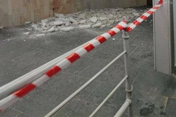 У харківському метро впала стеля, вхід перекритий: деталі з місця НП